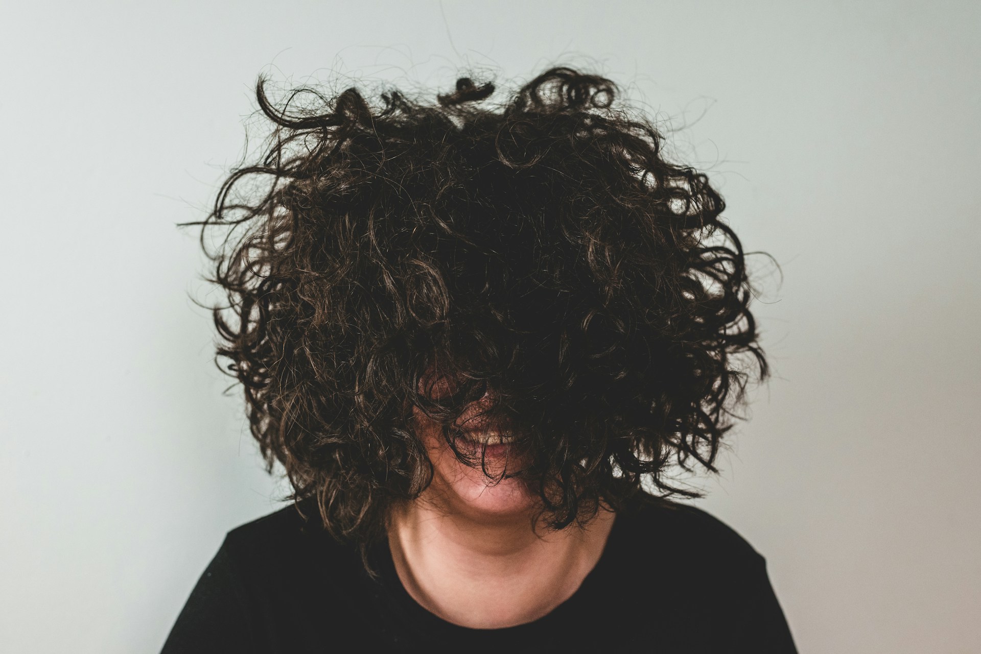 Four humidity-proof hacks for curly hair 6 Post